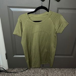 Lululemon swiftly shirt